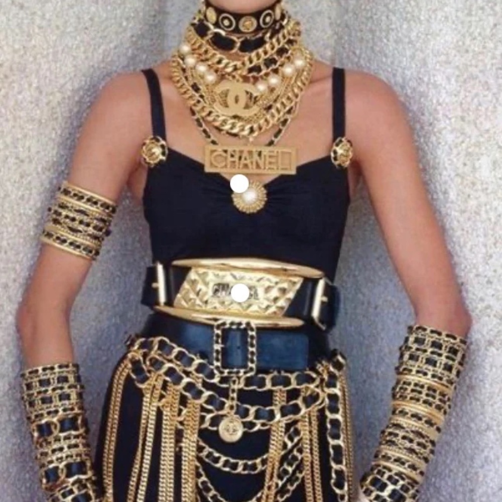 Iconic Chanel 90s Leather Chain Fringe Medallion Belt - Picture 2 of 5
